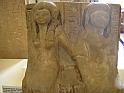 statua di sacerdote del tempio di amon e di sua moglie